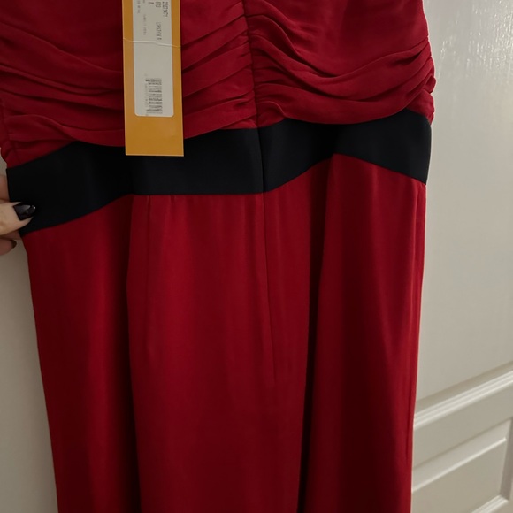 Beautiful Tory Burch dress. Never worn - Picture 3 of 5